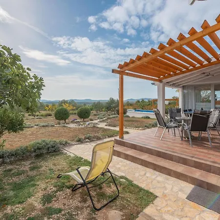 別荘 Awesome In Krkovic With Sauna