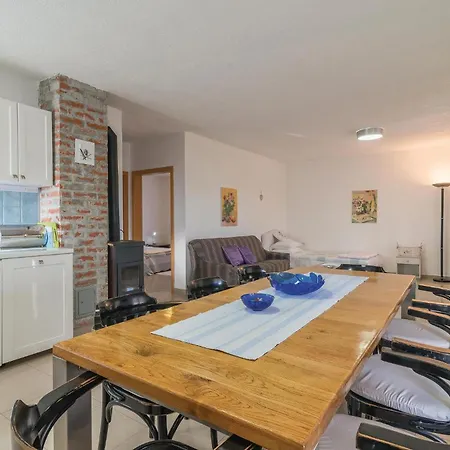 別荘 Awesome In Krkovic With Sauna *