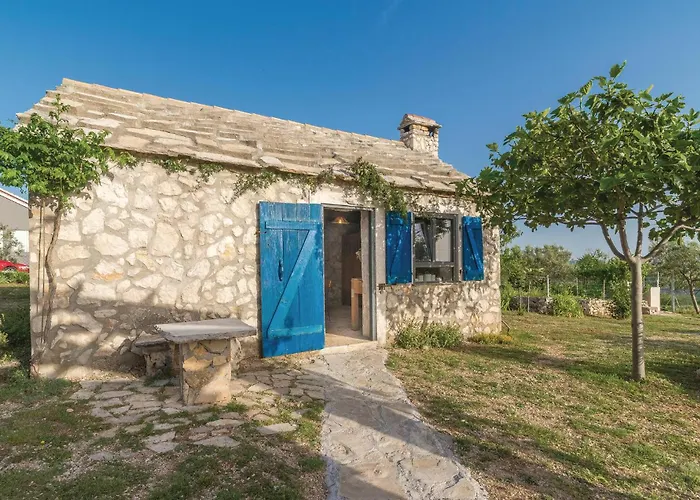 Vakantiehuis Awesome In Krkovic With Sauna