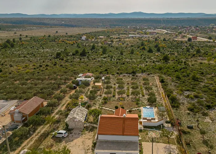 Vakantiehuis Awesome In Krkovic With Sauna Ladevci