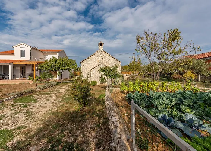 Vakantiehuis Awesome In Krkovic With Sauna *