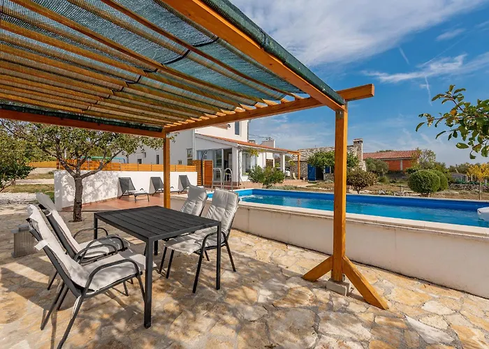 Vakantiehuis Awesome In Krkovic With Sauna