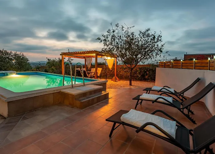 Vakantiehuis Awesome In Krkovic With Sauna *