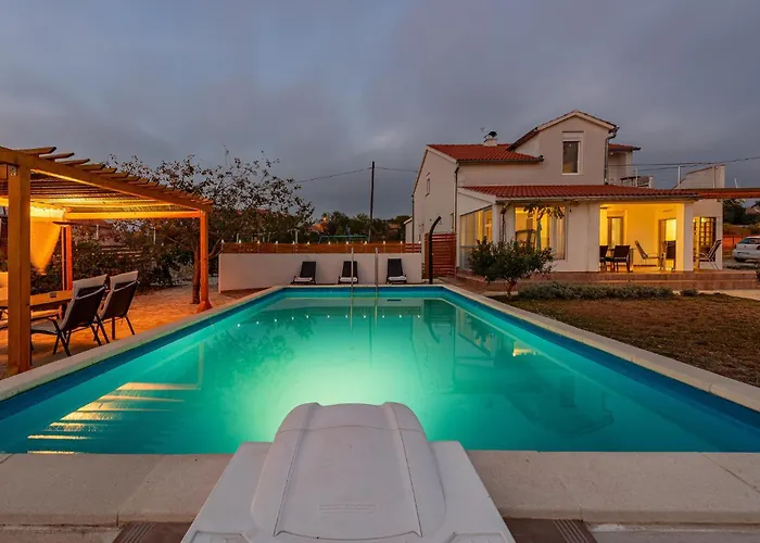 Vakantiehuis Awesome In Krkovic With Sauna Ladevci